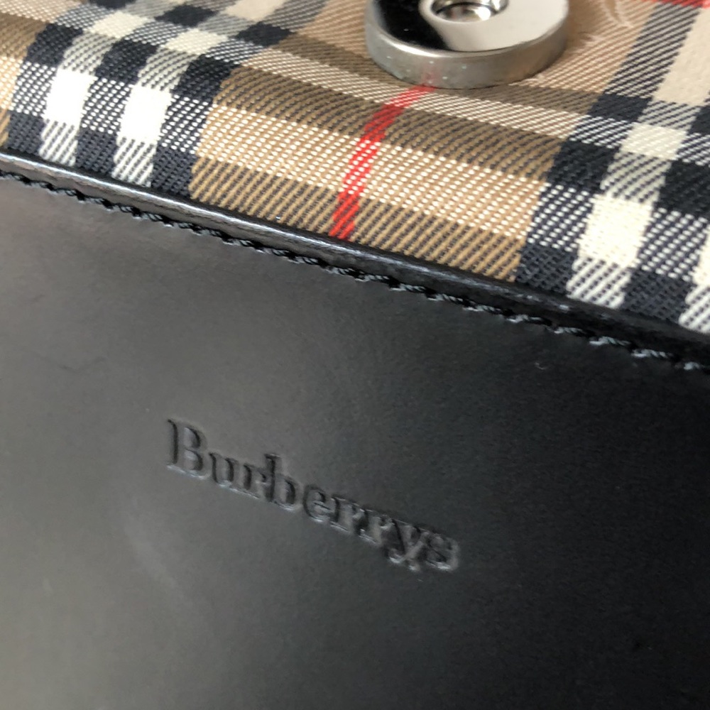 RARE AUTHENTIC/BURBERRY NOVA CHECK LEATHER HANDBAG BY SANYO SHOKAI. - Picture 8 of 17